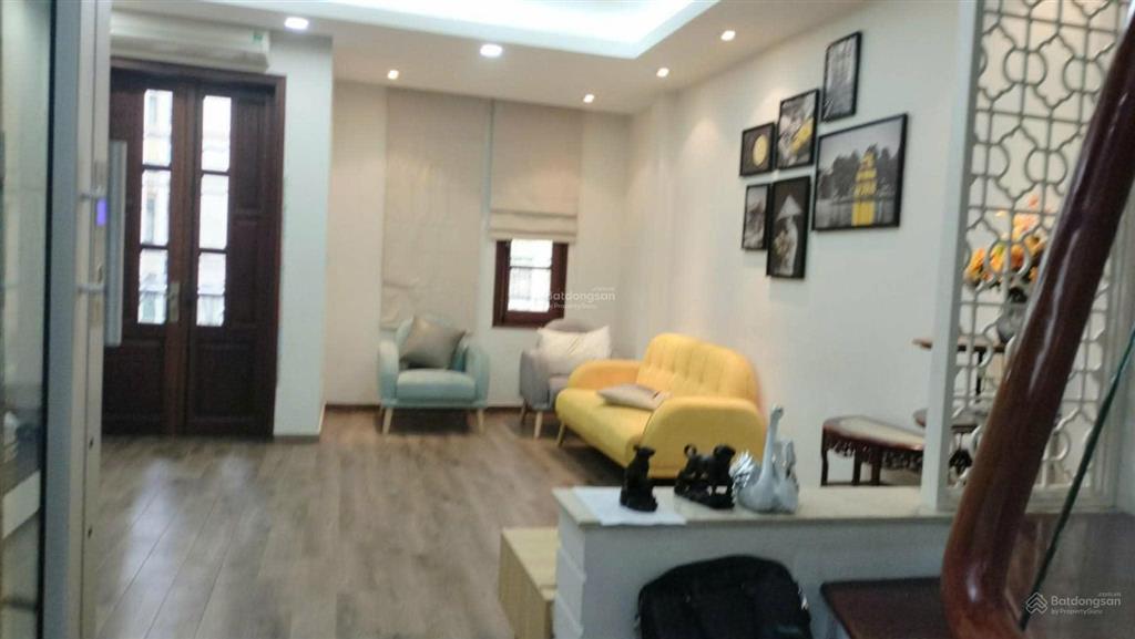 Giá 25tr cho thuê nhà nguyên căn 4 phòng ngủđịa điểm trên đường lạc long quân/ tây hồ4 phòng ngủ