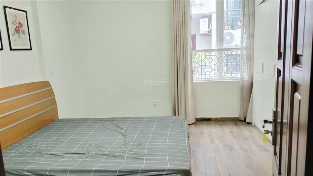 Giá 25tr cho thuê nhà nguyên căn 4 phòng ngủđịa điểm trên đường lạc long quân/ tây hồ4 phòng ngủ