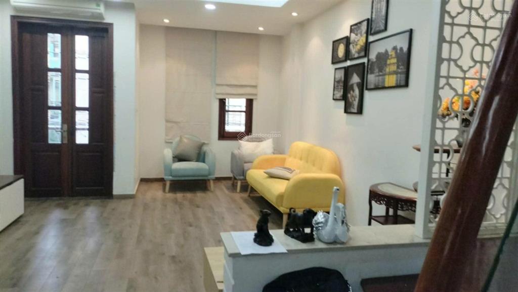 Giá 25tr cho thuê nhà nguyên căn 4 phòng ngủđịa điểm trên đường lạc long quân/ tây hồ4 phòng ngủ