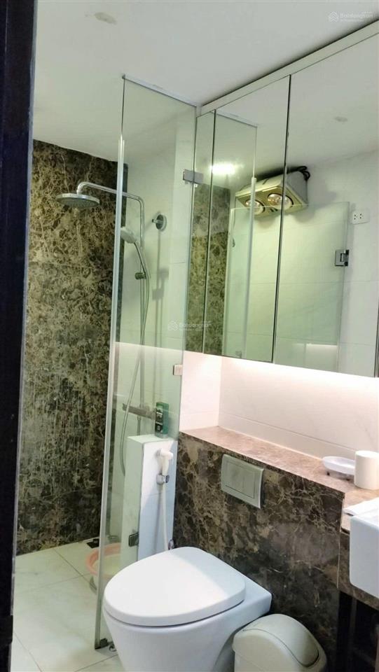Giá 25tr cho thuê nhà nguyên căn 4 phòng ngủđịa điểm trên đường lạc long quân/ tây hồ4 phòng ngủ