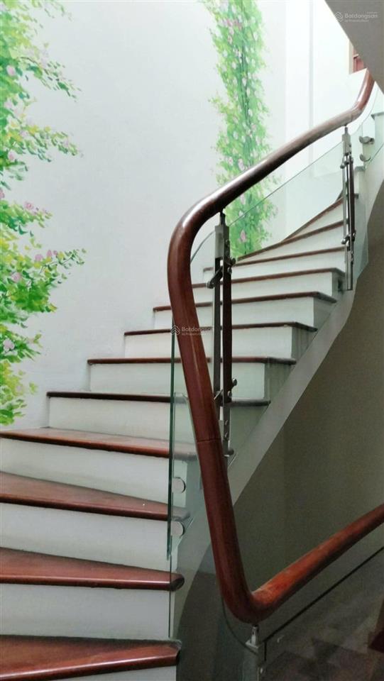 Giá 25tr cho thuê nhà nguyên căn 4 phòng ngủđịa điểm trên đường lạc long quân/ tây hồ4 phòng ngủ