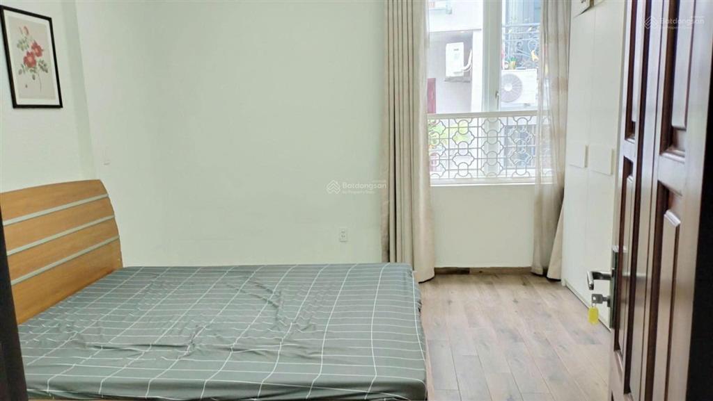 Giá 25tr cho thuê nhà nguyên căn 4 phòng ngủđịa điểm trên đường lạc long quân/ tây hồ4 phòng ngủ