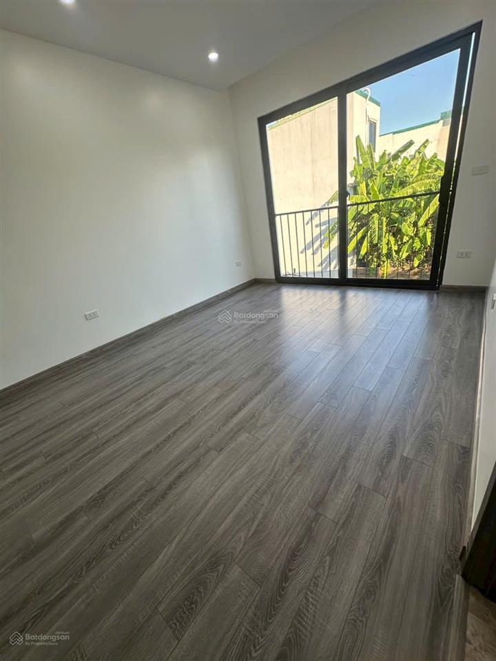 Cho thuê nhà 2 tầng xây mới ngõ 374 âu cơ diện tích 32.5m2, mặt tiền 5m thiết kế hiện đại