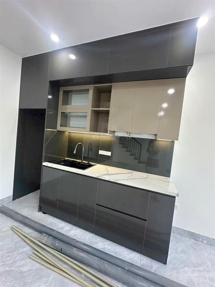 Cho thuê nhà 2 tầng xây mới ngõ 374 âu cơ diện tích 32.5m2, mặt tiền 5m thiết kế hiện đại