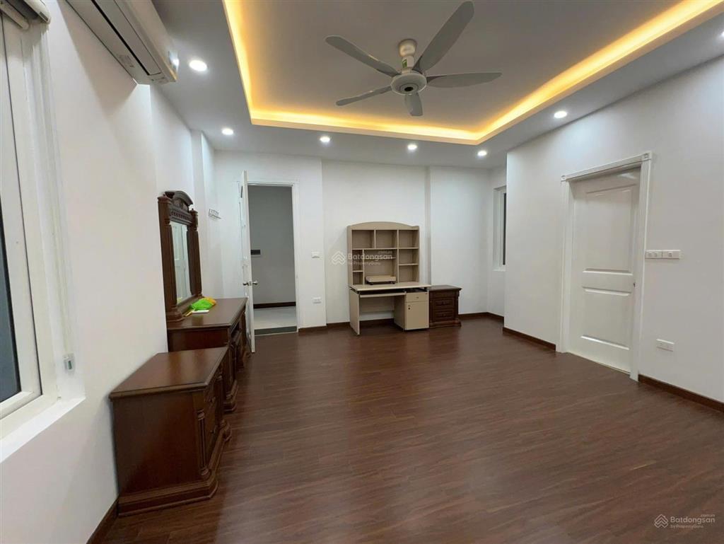 Cho thuê nhà 399 âu cơ, tây hồ. diện tích 150 m2 x 5 tầng, phù hợp cho văn phòng ,công ty ,