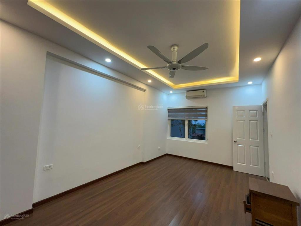 Cho thuê nhà 399 âu cơ, tây hồ. diện tích 150 m2 x 5 tầng, phù hợp cho văn phòng ,công ty ,