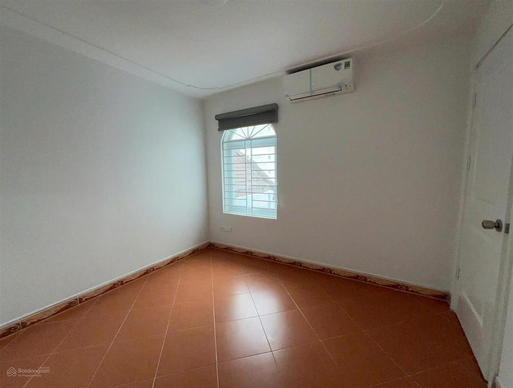 Cho thuê nhà 399 âu cơ, tây hồ. diện tích 150 m2 x 5 tầng, phù hợp cho văn phòng ,công ty ,