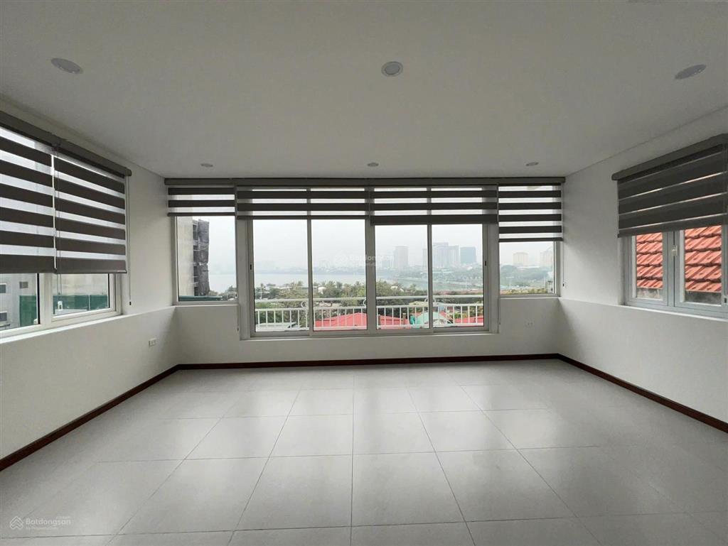 Cho thuê nhà 399 âu cơ, tây hồ. diện tích 150 m2 x 5 tầng, phù hợp cho văn phòng ,công ty ,
