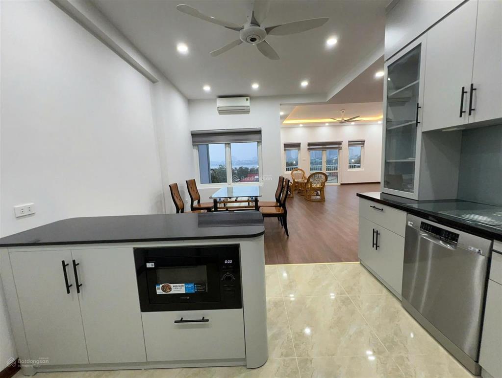 Cho thuê nhà 399 âu cơ, tây hồ. diện tích 150 m2 x 5 tầng, phù hợp cho văn phòng ,công ty ,