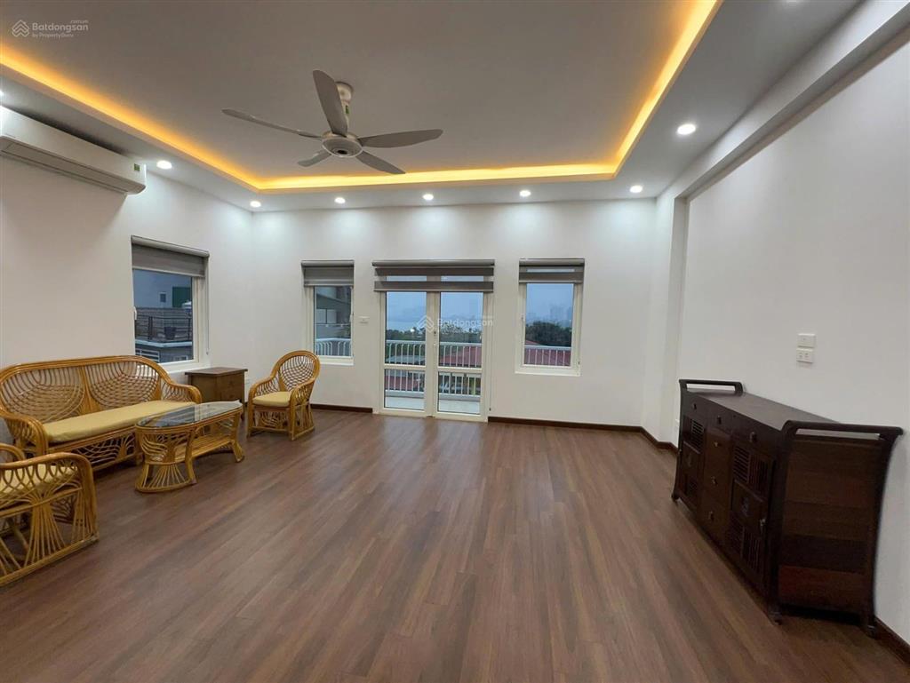 Cho thuê nhà 399 âu cơ, tây hồ. diện tích 150 m2 x 5 tầng, phù hợp cho văn phòng ,công ty ,
