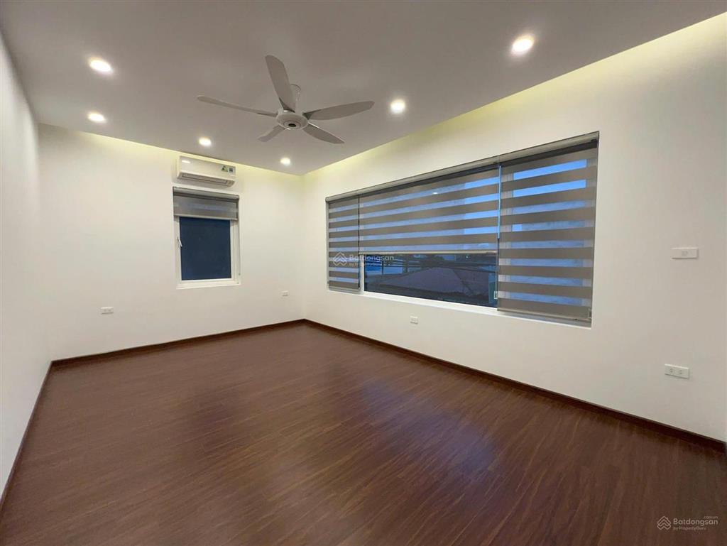 Cho thuê nhà 399 âu cơ, tây hồ. diện tích 150 m2 x 5 tầng, phù hợp cho văn phòng ,công ty ,