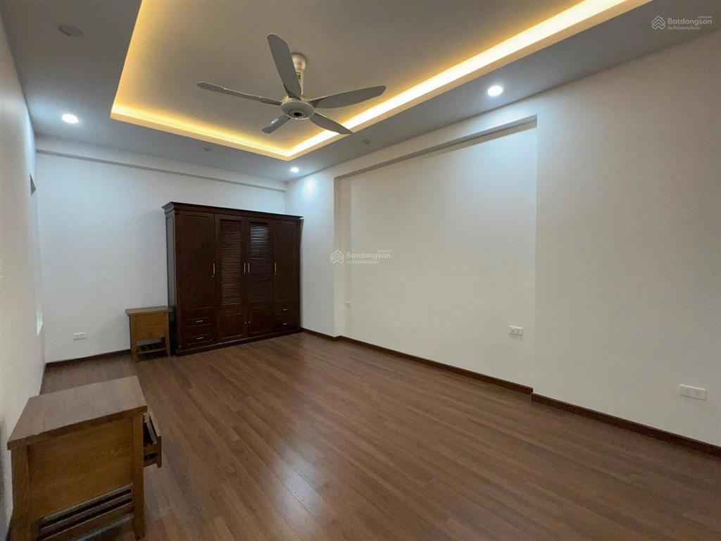 Cho thuê nhà 399 âu cơ, tây hồ. diện tích 150 m2 x 5 tầng, phù hợp cho văn phòng ,công ty ,