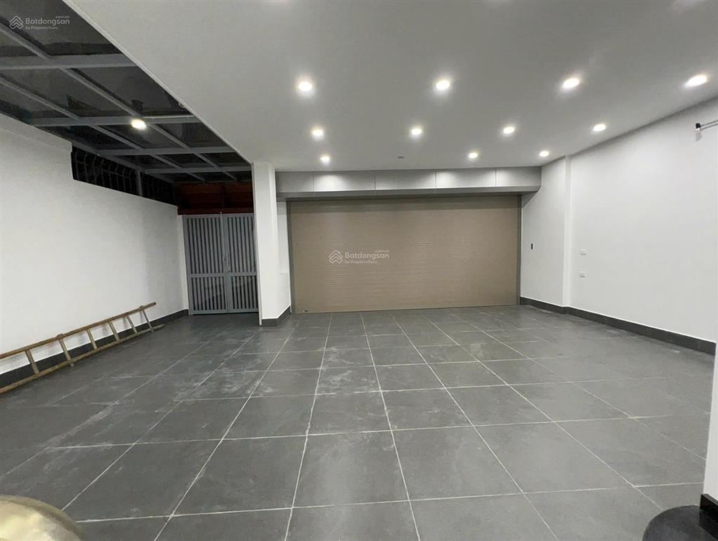 Cho thuê nhà 399 âu cơ, tây hồ. diện tích 150 m2 x 5 tầng, phù hợp cho văn phòng ,công ty ,