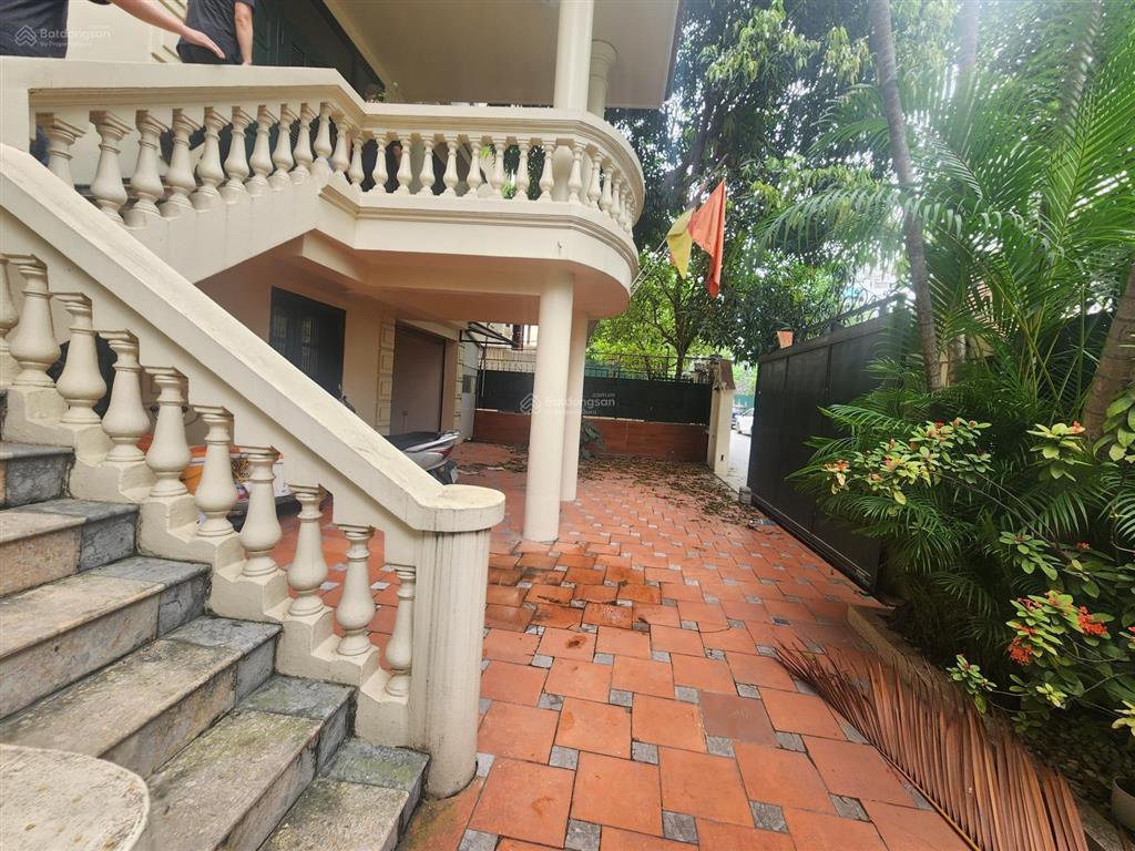 Cơ hội thuê nhà sân vườn vị trí đắc địa tại tô ngọc vân cần cho thuê nhà riêng