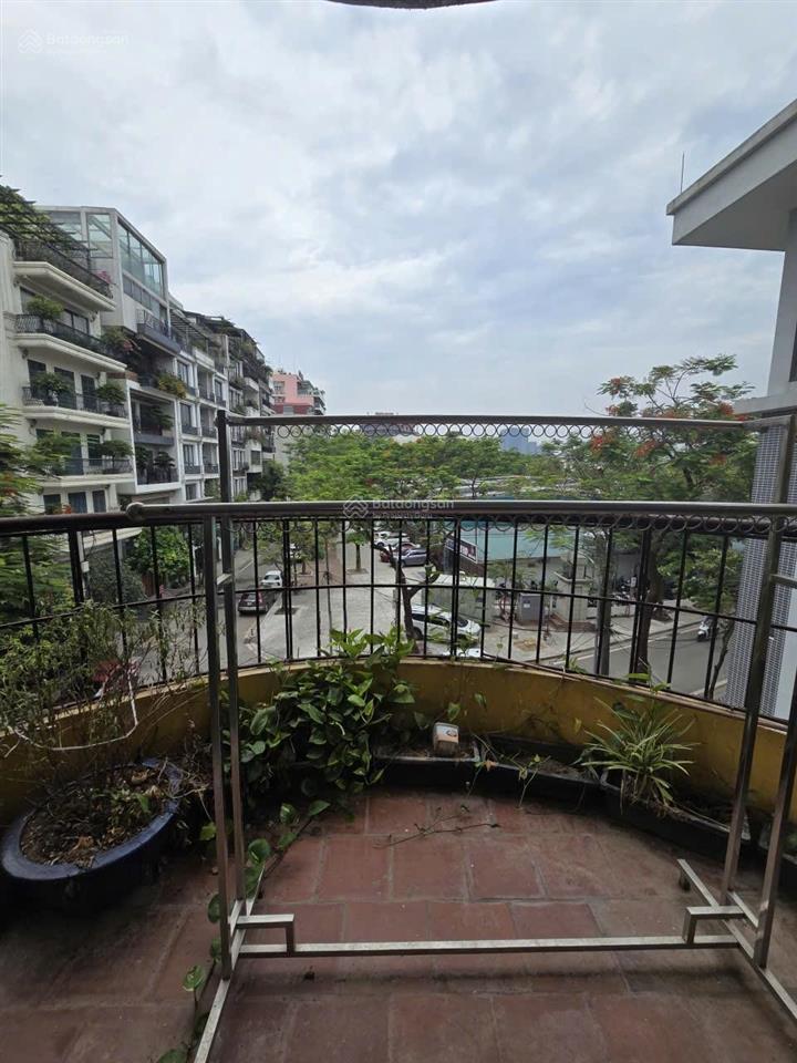 Cho thuê nhà mặt phố tây hồ căn góc vỉa hè rộng, kinh doanh đỉnh, vị trí đẹp, căn góc thoáng