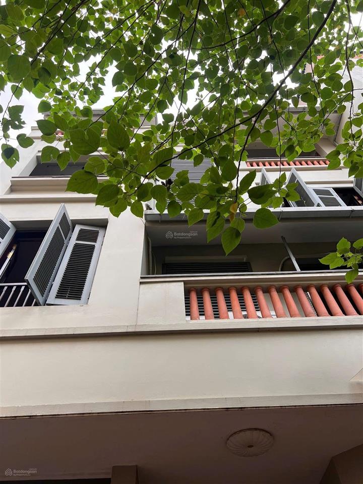 Cần cho thuê nhà biệt thự tô ngọc vân, tây hồ có gara ô tô (ô tô nhỏ vào vừa)