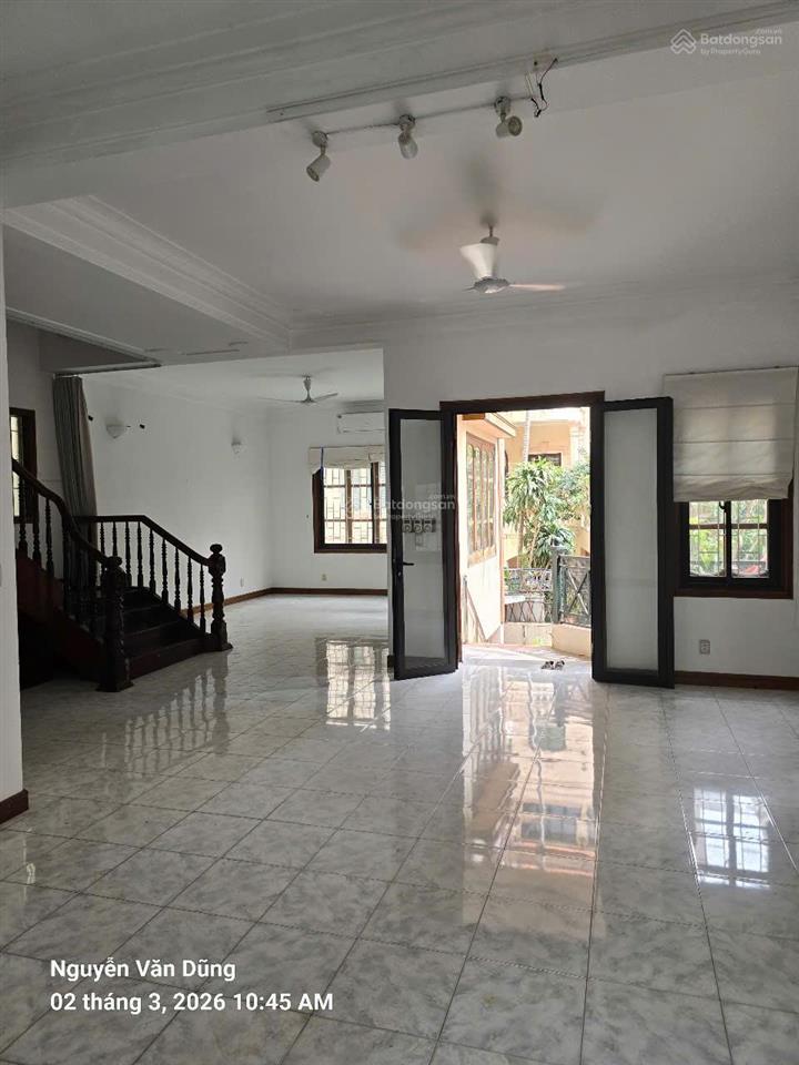 Cho thuê nhà lô góc view hồ tây quảng khánh. dt 145m, 5 tầng, 5 ngủ có bể bơi riêng