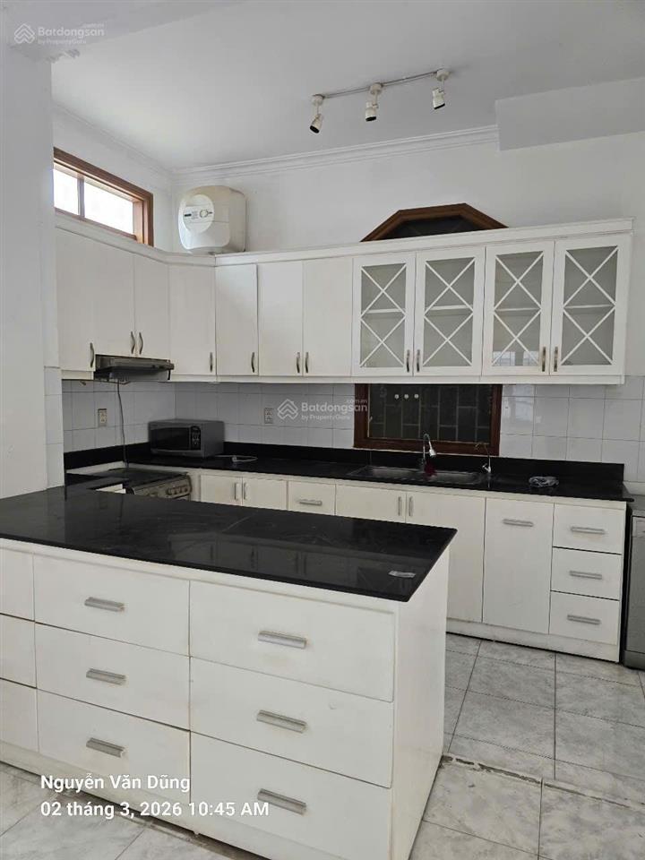 Cho thuê nhà lô góc view hồ tây quảng khánh. dt 145m, 5 tầng, 5 ngủ có bể bơi riêng