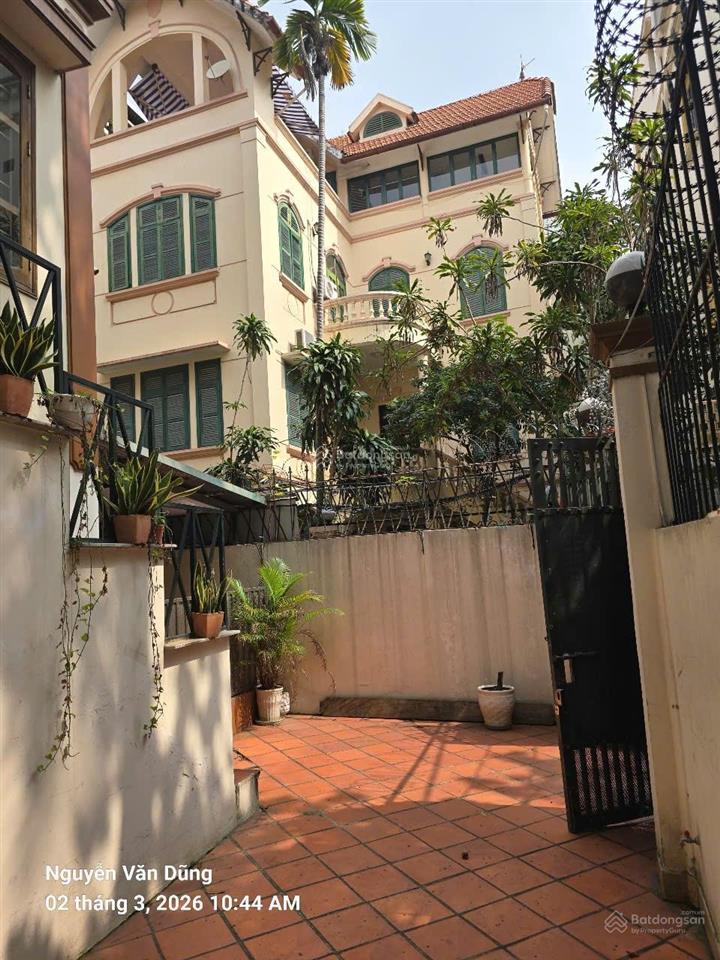 Cho thuê nhà lô góc view hồ tây quảng khánh. dt 145m, 5 tầng, 5 ngủ có bể bơi riêng