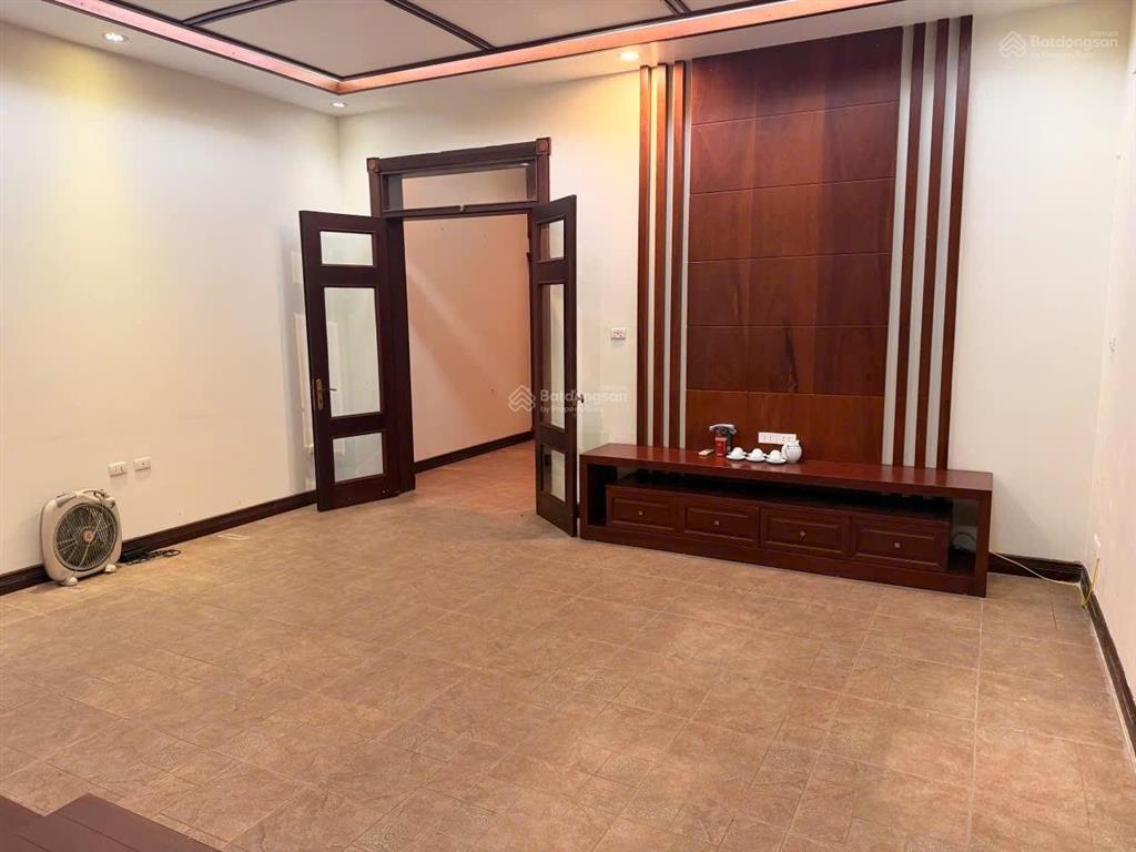 Cho thuê nhà 5 tầng mặt phố tô ngọc vân, quảng an tây hồ hà nội