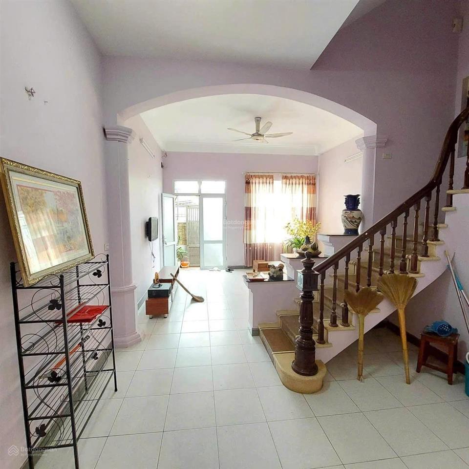 Cho thuê nhà ngõ 28 tứ liên  tây hồ. 55m2 * 5 tầng  5 phòng ngủ, 4 phòng vệ sinh