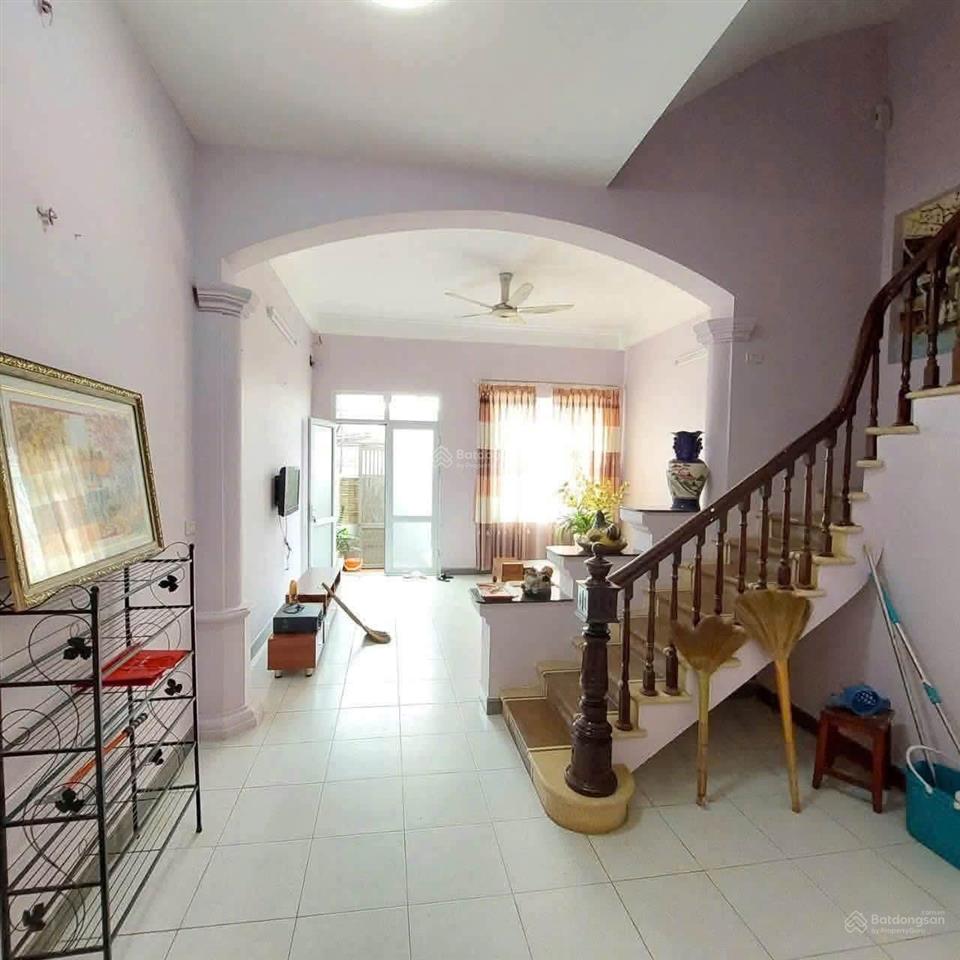 Cho thuê nhà ngõ 28 tứ liên  tây hồ. 55m2 * 5 tầng  5 phòng ngủ, 4 phòng vệ sinh