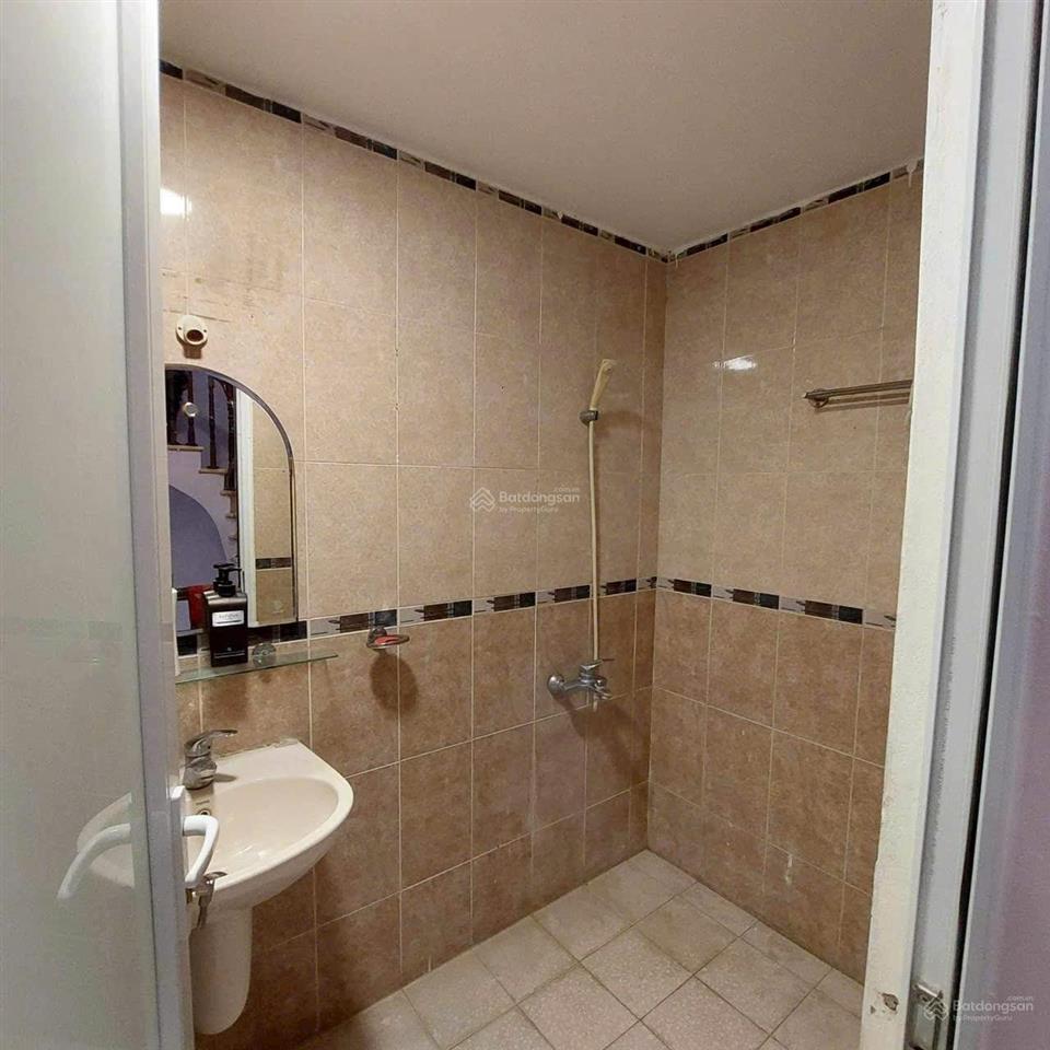 Cho thuê nhà ngõ 28 tứ liên  tây hồ. 55m2 * 5 tầng  5 phòng ngủ, 4 phòng vệ sinh