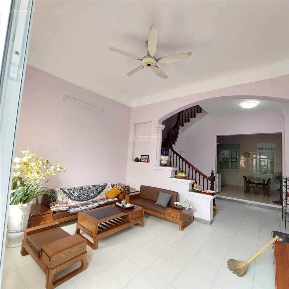Cho thuê nhà ngõ 28 tứ liên  tây hồ. 55m2 * 5 tầng  5 phòng ngủ, 4 phòng vệ sinh