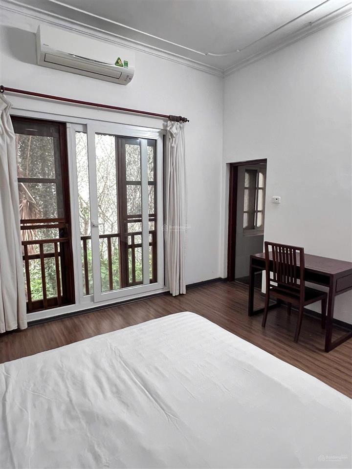 Cho thuê biệt thự 4,5 tầng sân vườn rộng đường tô ngọc vân, quận tây hồ, hà nội
diện tích 300m2