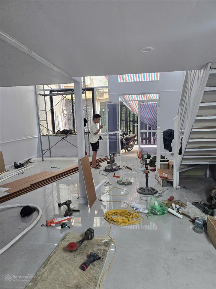 Cho thuê nhà sân mới cứng ở ngay phố tứ liên 70m2 x 2 tầng, 2 phòng ngủ, giá 7 triệu/ tháng