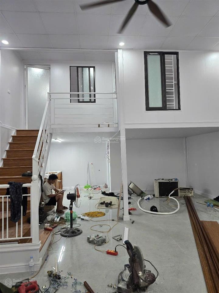 Cho thuê nhà sân mới cứng ở ngay phố tứ liên 70m2 x 2 tầng, 2 phòng ngủ, giá 7 triệu/ tháng