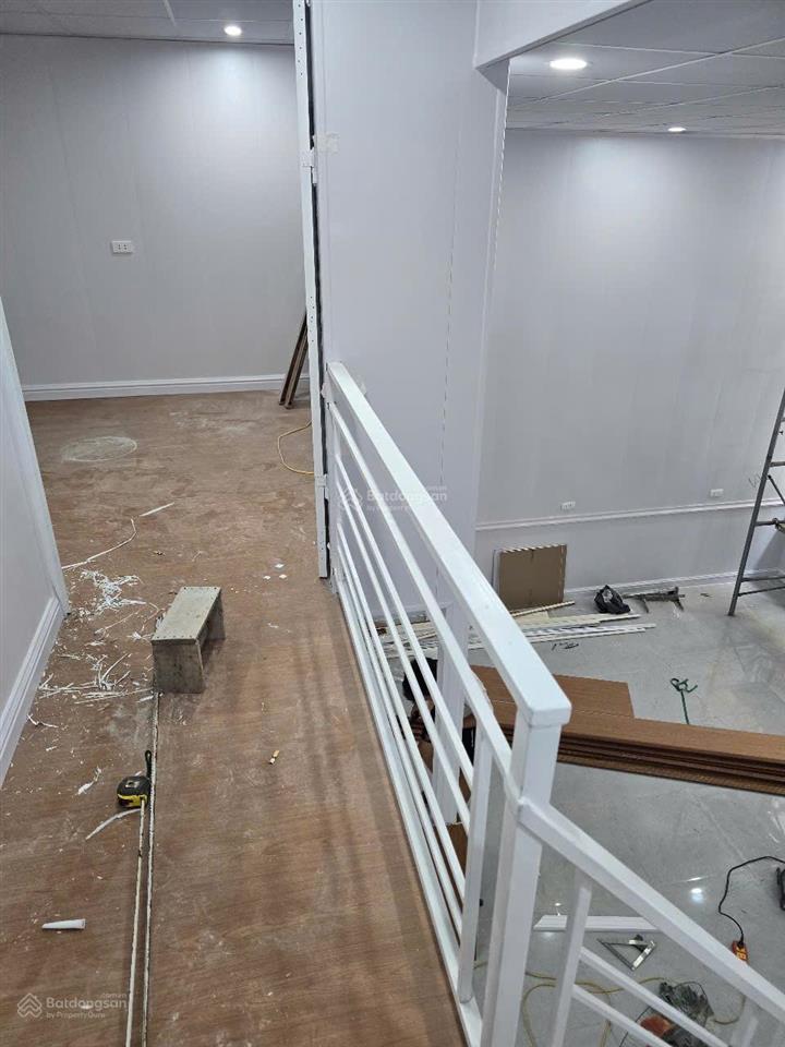 Cho thuê nhà sân mới cứng ở ngay phố tứ liên 70m2 x 2 tầng, 2 phòng ngủ, giá 7 triệu/ tháng