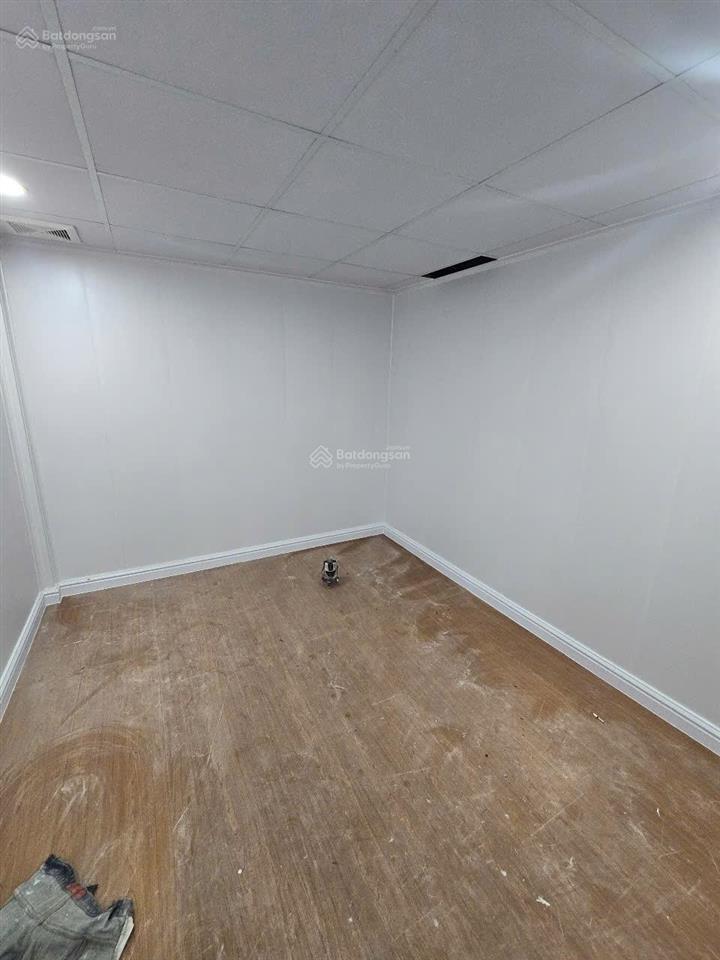 Cho thuê nhà sân mới cứng ở ngay phố tứ liên 70m2 x 2 tầng, 2 phòng ngủ, giá 7 triệu/ tháng