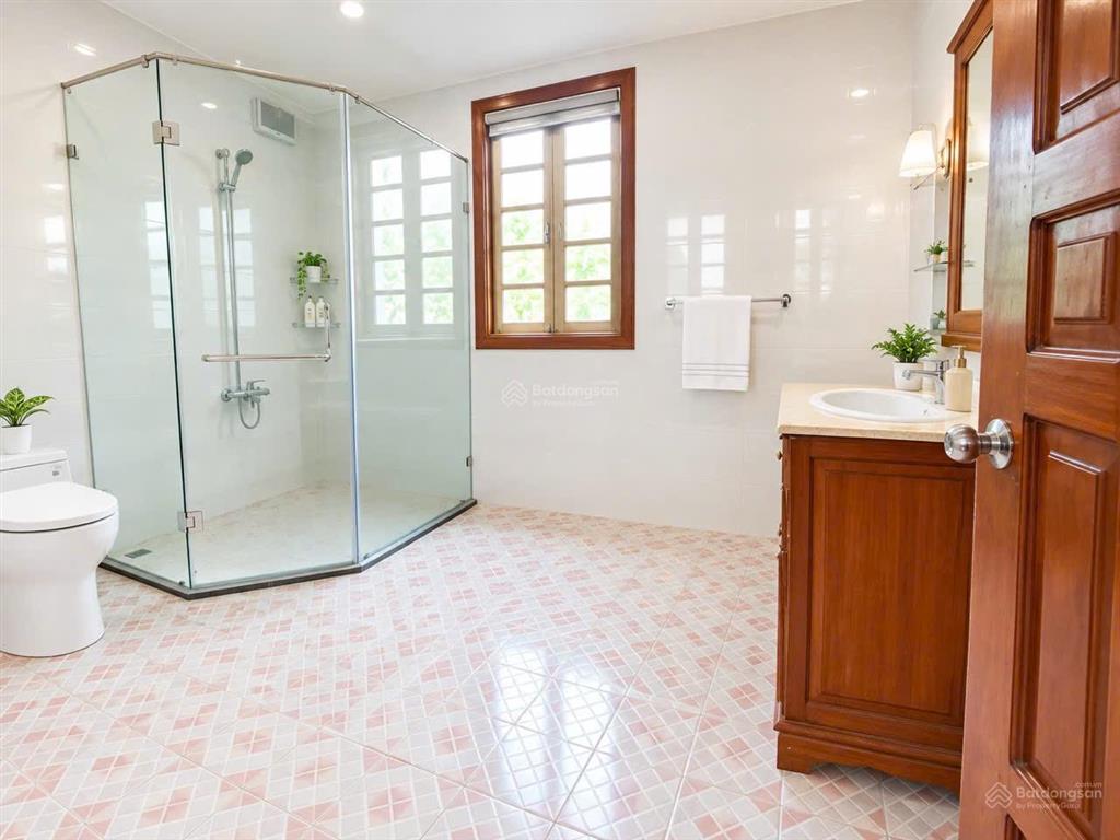 Cho thuê biệt thự sân vườn đặng thai mai, quảng khánh tây hồ, hà nội