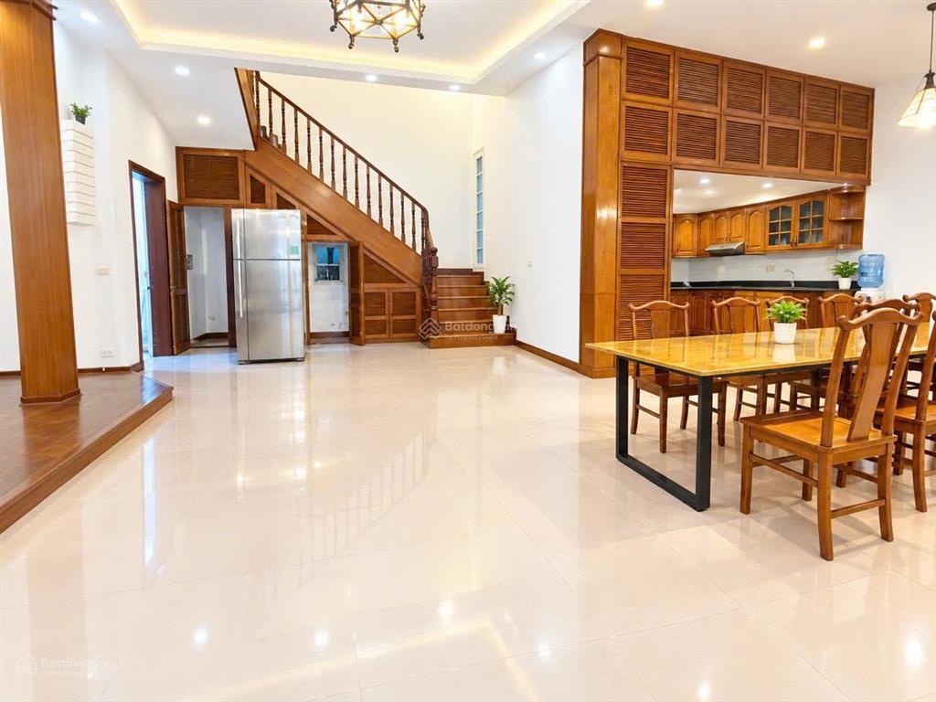 Cho thuê biệt thự sân vườn đặng thai mai, quảng khánh tây hồ, hà nội