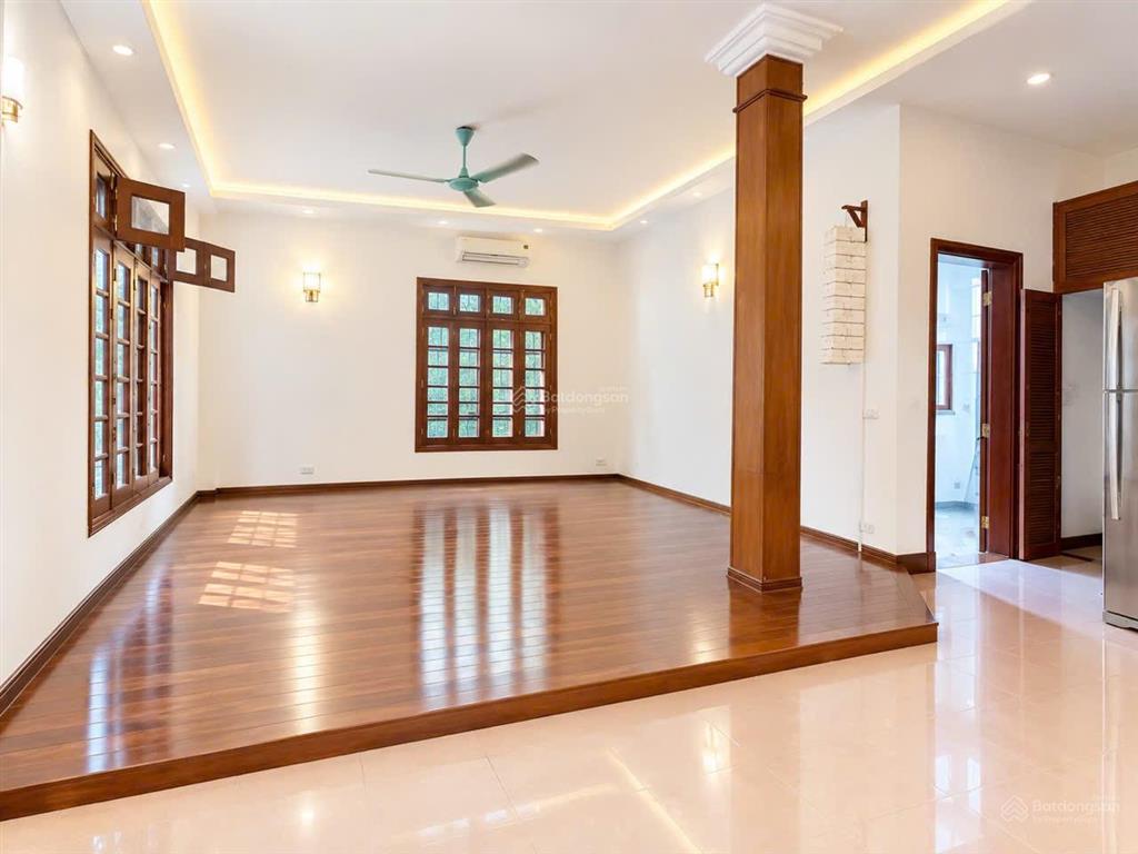 Cho thuê biệt thự sân vườn đặng thai mai, quảng khánh tây hồ, hà nội