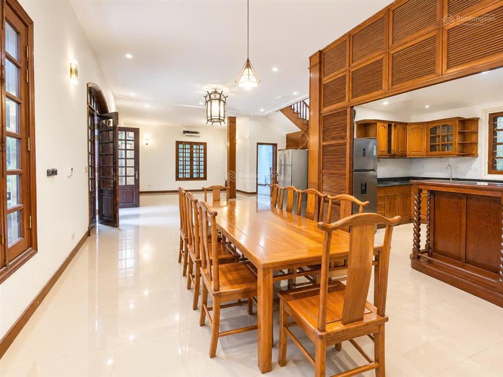 Cho thuê biệt thự sân vườn đặng thai mai, quảng khánh tây hồ, hà nội