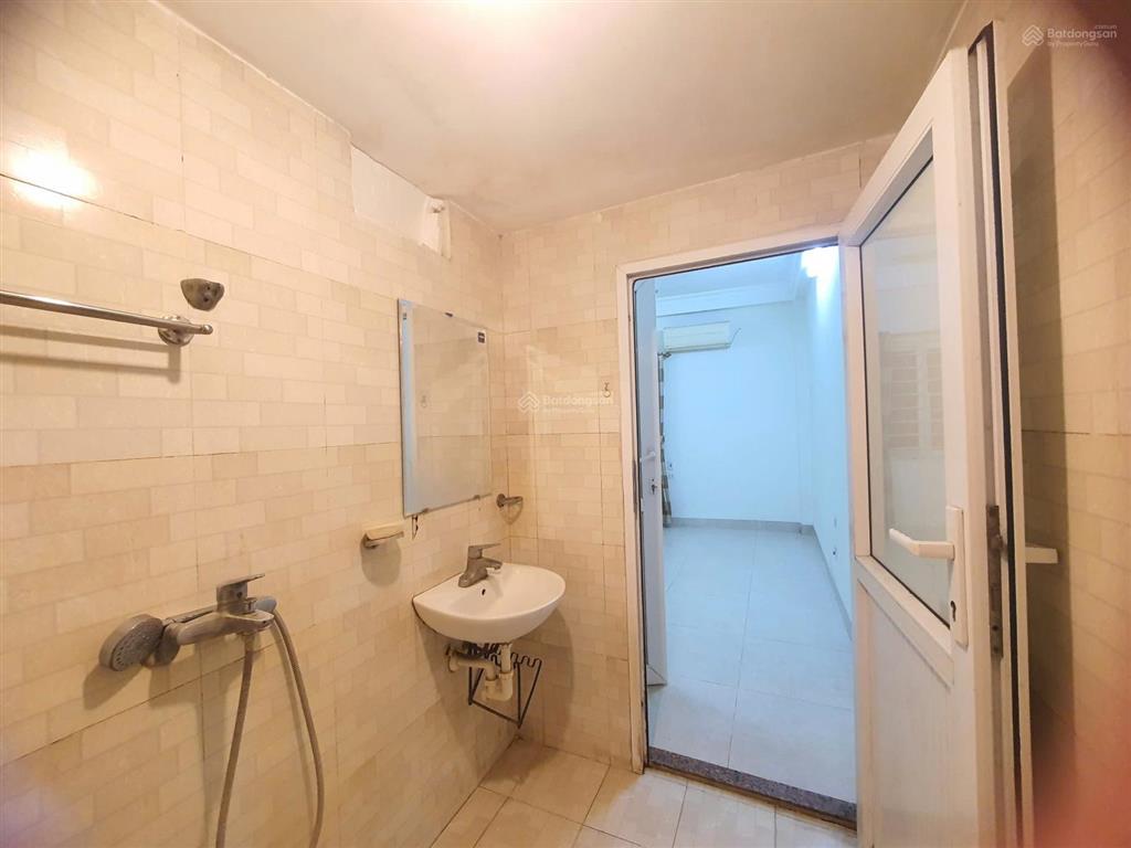 Cho thuê nhà riêng tại âu cơ, 10 triệu, 50m2, 3pn, 3wc, nội thất cơ bản, gấp!