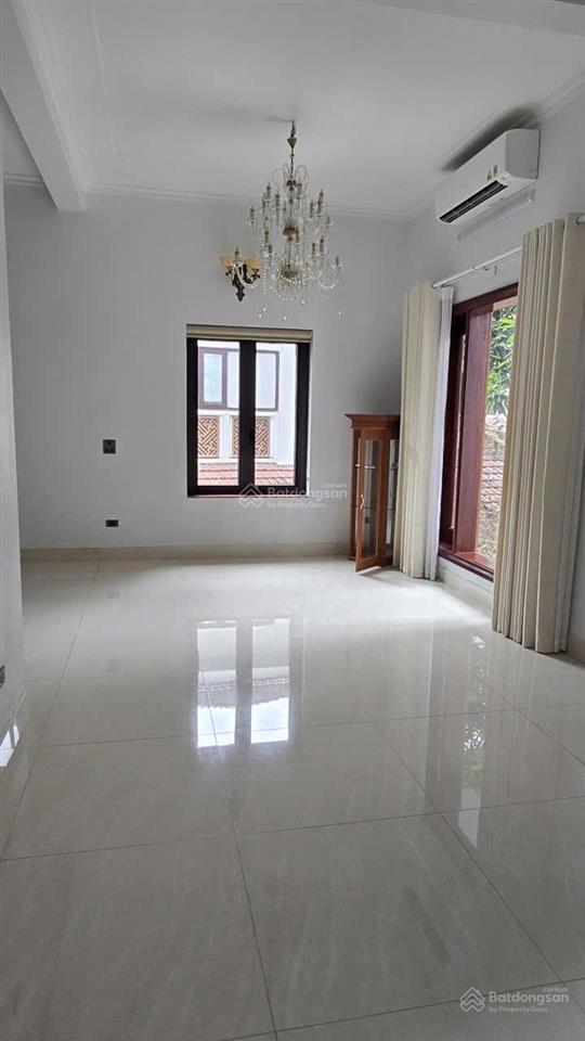 Cho thuê nhà 5 tầng xuân diệu, tây hồ hà nội diện tích 100m2 mặt tiền 5m