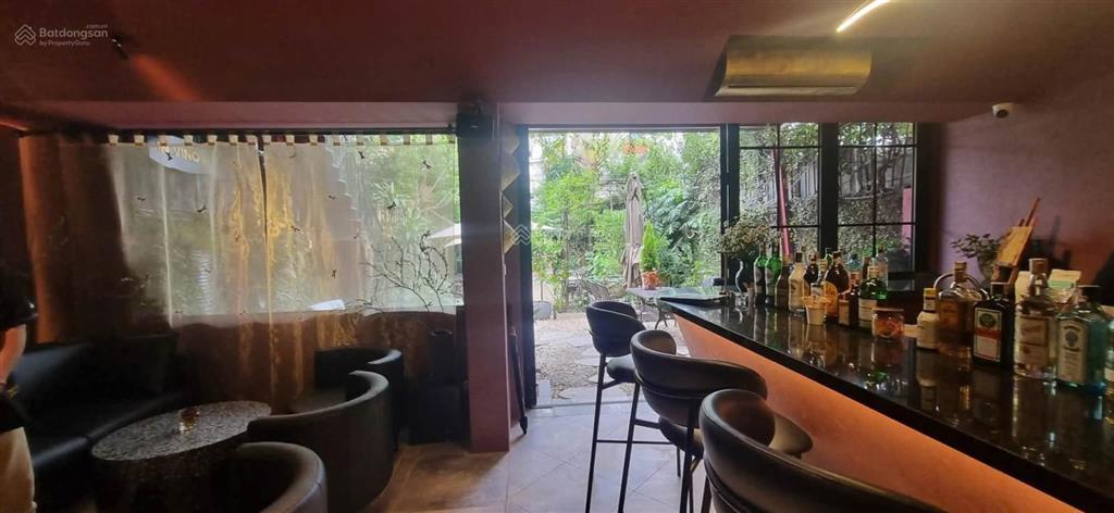 Cho thuê nhà biệt thự sân vườn tứ liên, tây hồ  diện tích rộng 450m2