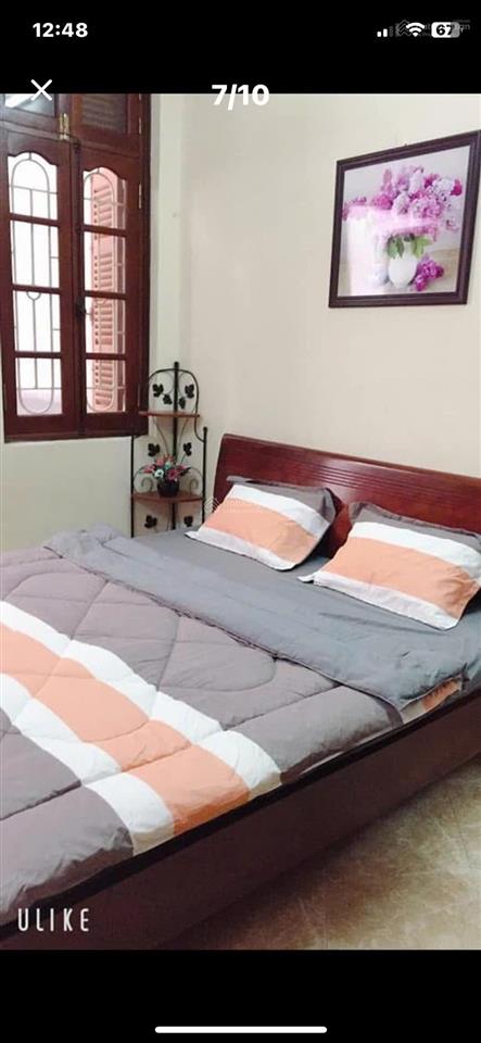 Cho thuê nhà 3 tầng có sân, 3 mặt cửa nhiều ánh sáng, 3 ngủ 3 vs phòng khách và bếp rộng