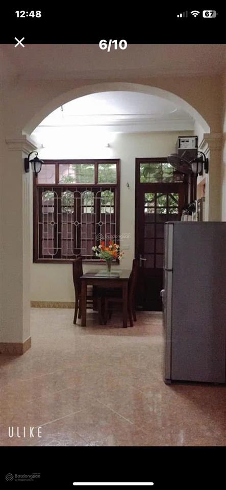 Cho thuê nhà 3 tầng có sân, 3 mặt cửa nhiều ánh sáng, 3 ngủ 3 vs phòng khách và bếp rộng