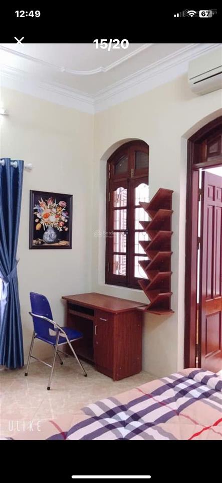Cho thuê nhà 3 tầng có sân, 3 mặt cửa nhiều ánh sáng, 3 ngủ 3 vs phòng khách và bếp rộng