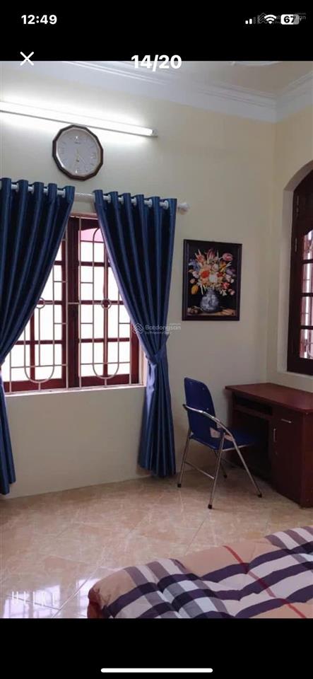 Cho thuê nhà 3 tầng có sân, 3 mặt cửa nhiều ánh sáng, 3 ngủ 3 vs phòng khách và bếp rộng