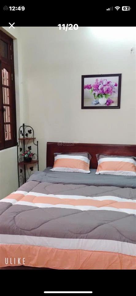 Cho thuê nhà 3 tầng có sân, 3 mặt cửa nhiều ánh sáng, 3 ngủ 3 vs phòng khách và bếp rộng