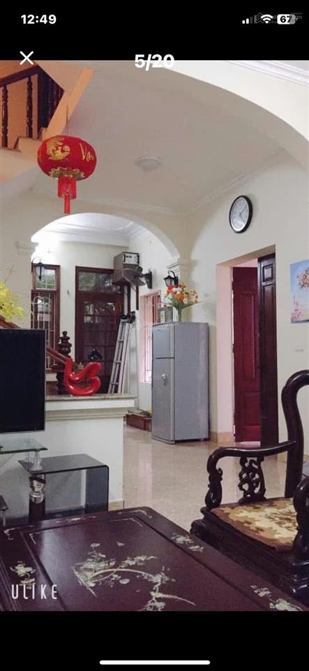 Cho thuê nhà 3 tầng có sân, 3 mặt cửa nhiều ánh sáng, 3 ngủ 3 vs phòng khách và bếp rộng