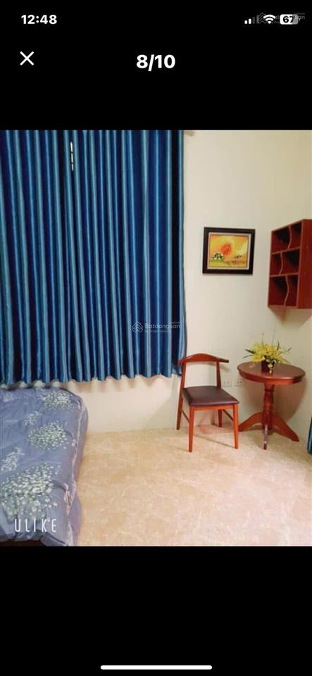 Cho thuê nhà 3 tầng có sân, 3 mặt cửa nhiều ánh sáng, 3 ngủ 3 vs phòng khách và bếp rộng