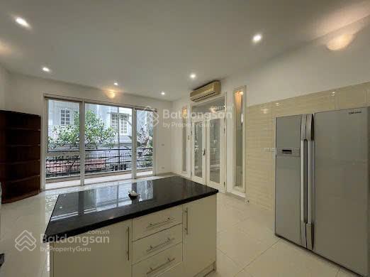Cho thuê nhà đất rộng tây hồ, hà nội. dt 280m. giá 65.000.000