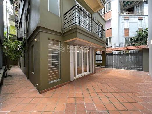 Cho thuê nhà đất rộng tây hồ, hà nội. dt 280m. giá 65.000.000