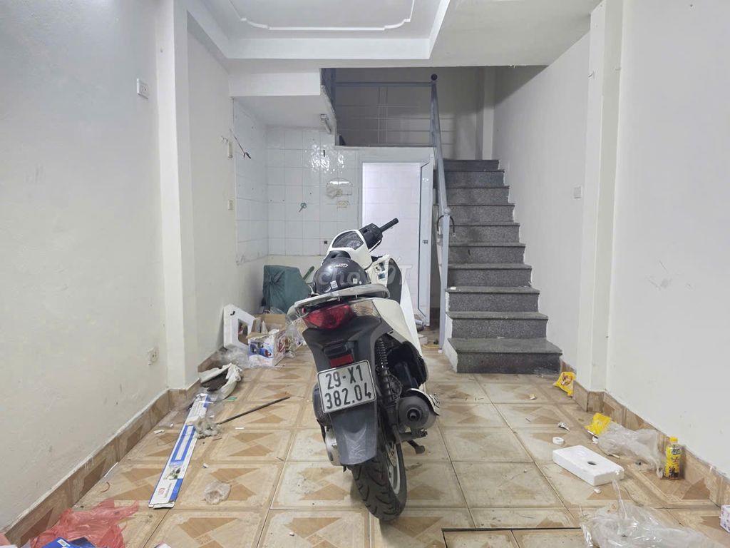 Bán gấp nhà trong ngõ 93 Vũ Tông Phan, cạnh trường TH Nguyễn Trãi